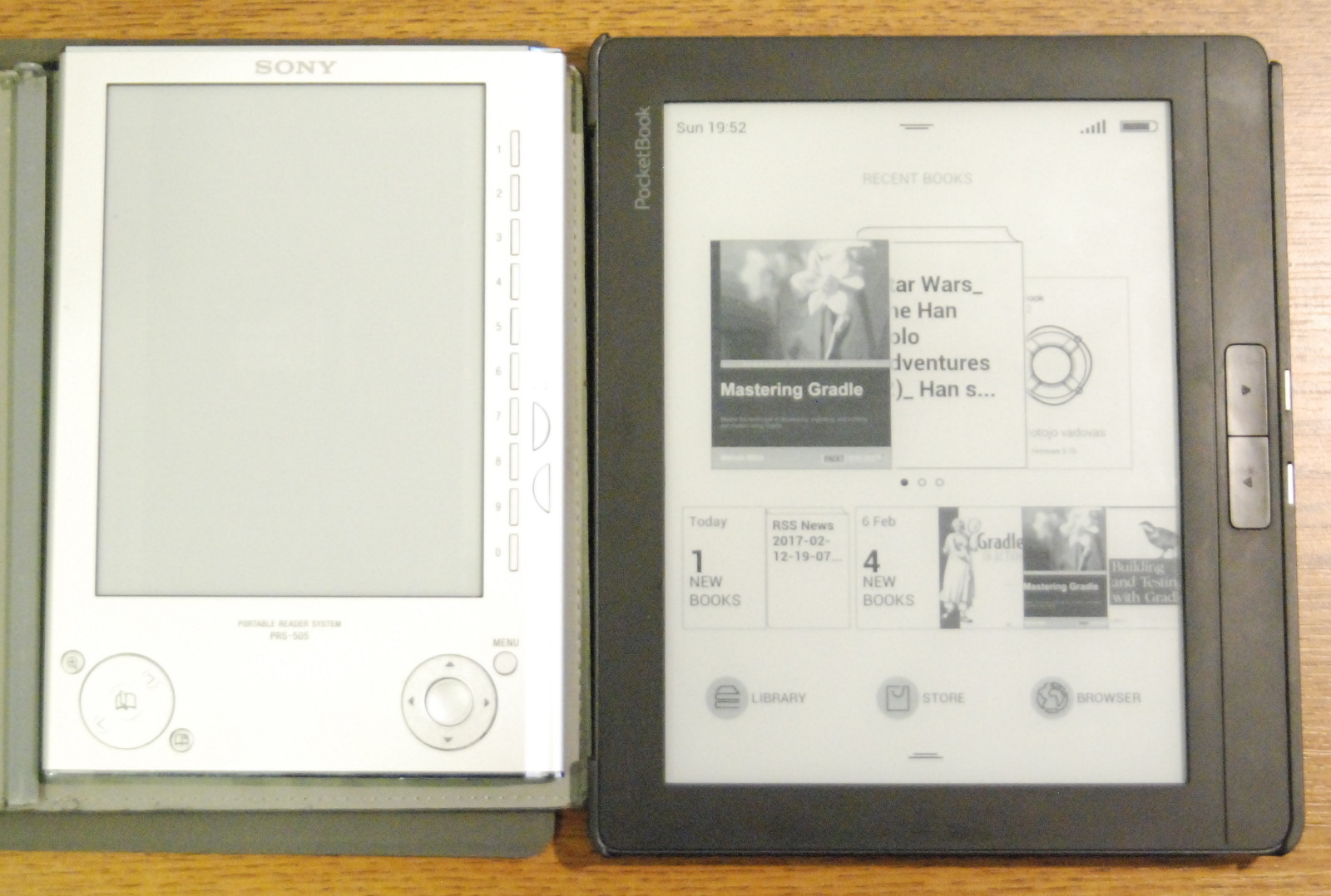 Pocketbook Inkpad 2 ir Sony PRS-505